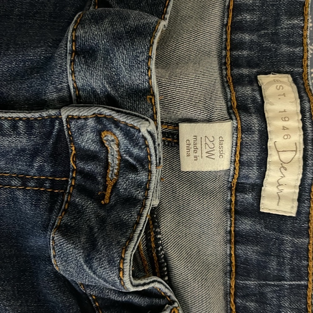 Distressed Blue Cropped Jeans - Picture 3 of 6